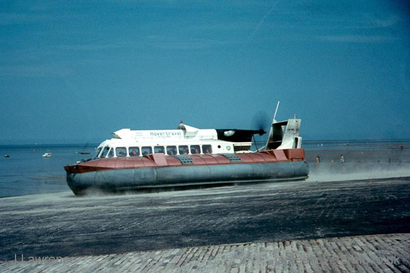 The SRN6 with Hovertravel - Departing Ryde (credit: Pat Lawrence).